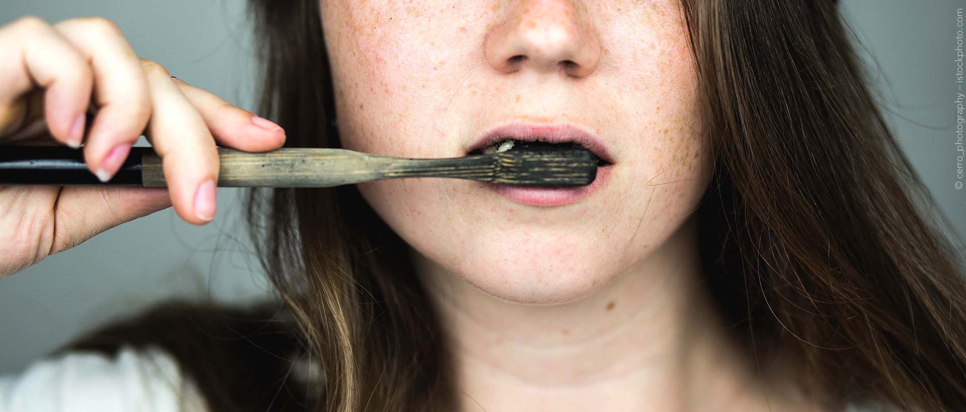 Zähneputzen zu Hause: Bleaching-Produkte aus der Drogerie